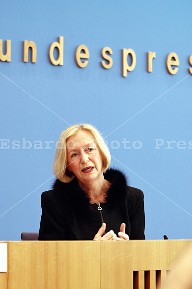 First press conference of the Minister of Education and Research Johanna Wanka