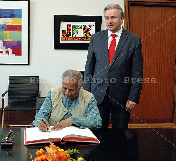 Klaus Wowereit meets the Nobel Peace Prize recipient Muhammad Yunus