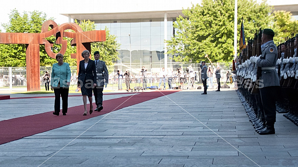 Angela Merkel receives the Prime Minister of the United Kingdom Theresa May