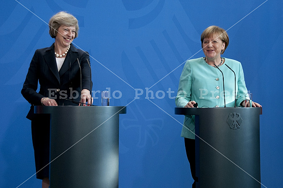 Angela Merkel receives the Prime Minister of the United Kingdom Theresa May
